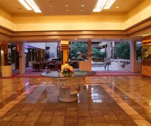 Photo 3 - Ramada by Wyndham Viscount Suites Tucson East