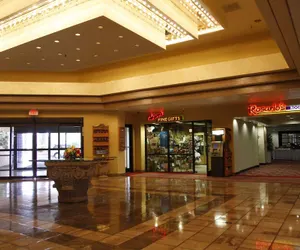 Photo 2 - Ramada by Wyndham Viscount Suites Tucson East