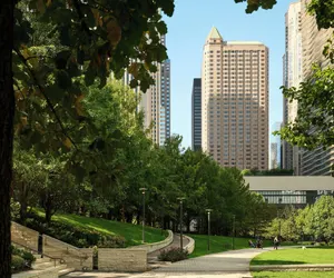 Photo 2 - Fairmont Chicago at Millennium Park