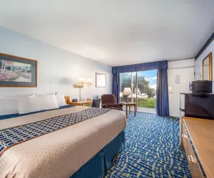 Photo 4 - Hospitality Inn