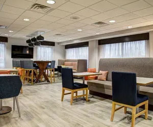 Photo 4 - Hampton Inn Rochester-South