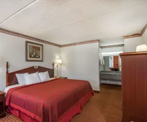Photo 5 - Days Inn by Wyndham Hurricane Mills