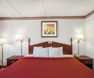 Photo 4 - Days Inn by Wyndham Hurricane Mills
