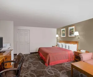 Photo 3 - Royal Inn Provo