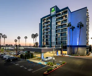 Photo 2 - Holiday Inn Express And Suites Santa Ana - Orange County, an IHG Hotel