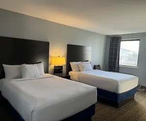Photo 3 - Baymont by Wyndham Louisville Airport South