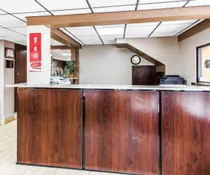 Photo 3 - Econo Lodge Midtown
