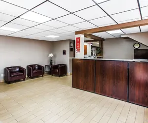 Photo 5 - Econo Lodge Midtown