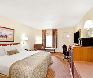 Photo 4 - Ramada by Wyndham West Memphis