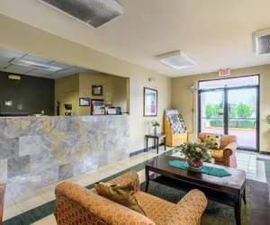 Photo 3 - Econo Lodge