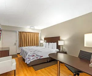 Photo 5 - Red Roof Inn Milwaukee – Airport/Oak Creek