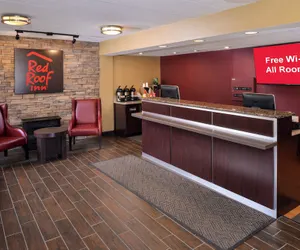 Photo 3 - Red Roof Inn Milwaukee – Airport/Oak Creek