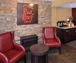 Photo 4 - Red Roof Inn Milwaukee – Airport/Oak Creek