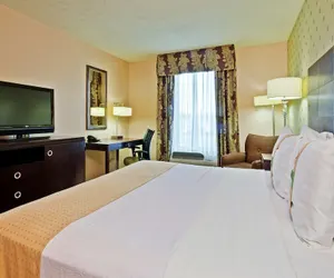 Photo 5 - Holiday Inn Bloomington-University Area, an IHG Hotel