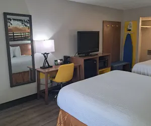 Photo 5 - Days Inn & Suites by Wyndham Rocky Mount Golden East