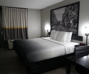 Photo 2 - Super 8 by Wyndham Savannah