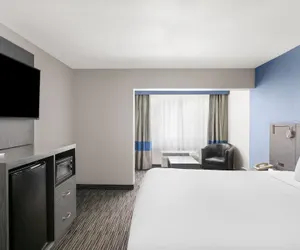 Photo 5 - Travelodge Inn & Suites by Wyndham Anaheim on Disneyland Dr