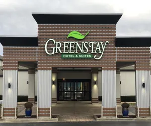 Photo 2 - Greenstay Inn & Suites CourtView