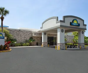 Photo 2 - Days Inn by Wyndham Orlando Conv. Center/International Dr