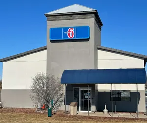 Photo 2 - Motel 6 Green Bay, WI - Lambeau