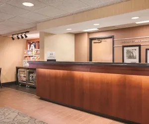 Photo 2 - Hampton Inn Des Moines-Airport