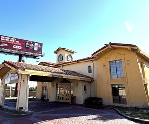 Photo 2 - Townhouse Garden Inn & Suites San Antonio I 35