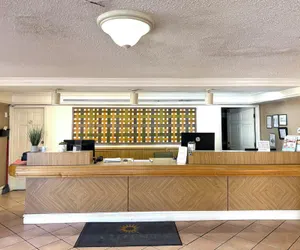 Photo 3 - Townhouse Garden Inn & Suites San Antonio I 35