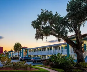 Photo 2 - Southern Oaks Inn