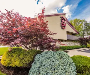 Photo 2 - Red Roof Inn Cincinnati Northeast - Blue Ash