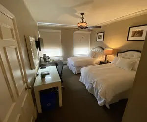 Photo 2 - Kensington Park Hotel