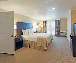 Photo 4 - Holiday Inn Hotel & Suites San Mateo-San Francisco SFO, an IHG Hotel