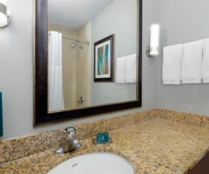 Photo 5 - DoubleTree by Hilton Hotel West Palm Beach Airport