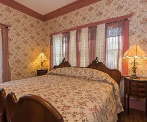 Photo 3 - Manoa Valley Inn