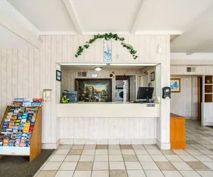 Photo 4 - OYO Hotel Hutchinson KS West 4th Ave