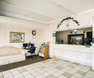 Photo 5 - OYO Hotel Hutchinson KS West 4th Ave