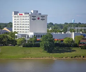 Photo 2 - Sheraton Louisville Riverside by Marriott