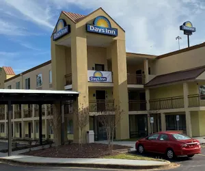 Photo 2 - Days Inn by Wyndham Atlanta/Southlake/Morrow