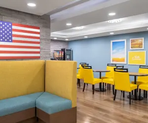 Photo 2 - Days Inn by Wyndham Cloverdale Greencastle