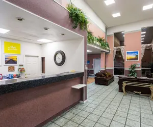 Photo 4 - Days Inn & Suites by Wyndham Port Richey