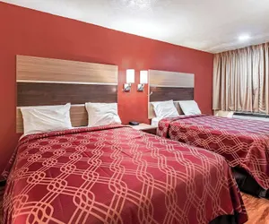 Photo 5 - Econo Lodge Worthington