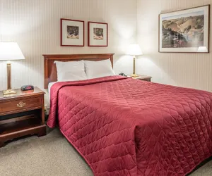 Photo 5 - University Place Hotel & Conference Center