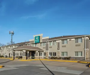 Photo 2 - Quality Inn & Suites Des Moines Airport