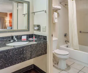 Photo 5 - Econo Lodge Inn & Suites Griffin North