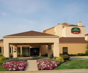 Photo 2 - Courtyard by Marriott Indianapolis Airport