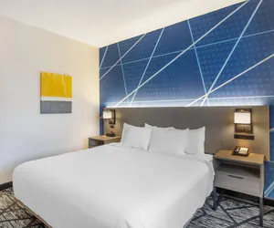 Photo 2 - Comfort Inn Davenport East - Bettendorf