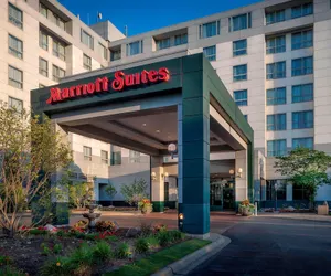 Photo 2 - Chicago Marriott Suites Deerfield