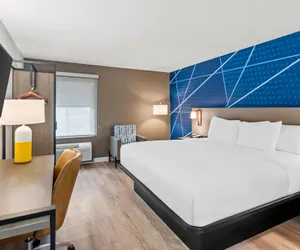 Photo 2 - Comfort Inn & Suites Salt Lake City I-80 I-15 Downtown