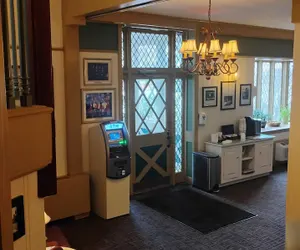 Photo 5 - Lamie's Inn and The Old Salt Restaurant