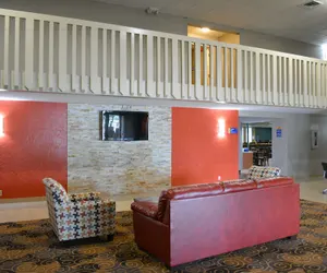 Photo 2 - Days Inn by Wyndham West Des Moines