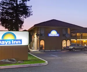 Photo 2 - Days Inn by Wyndham San Jose